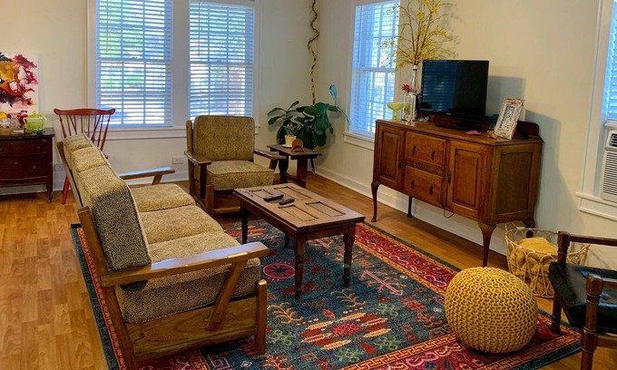 Edna Apartment | Private apartment in downtown Edna, Tx