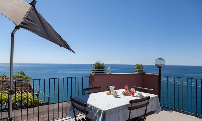 Corniglia House | Private apartment in Corniglia Cinque Terre, terrace sea view