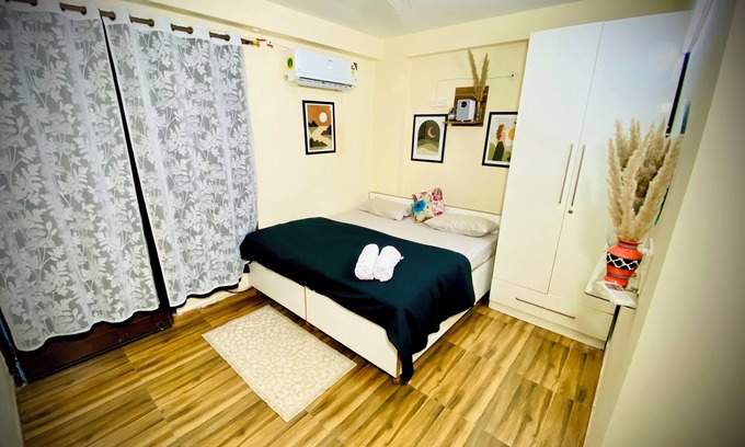 Chhatarpur Apartment | Private apartment with movie theatre