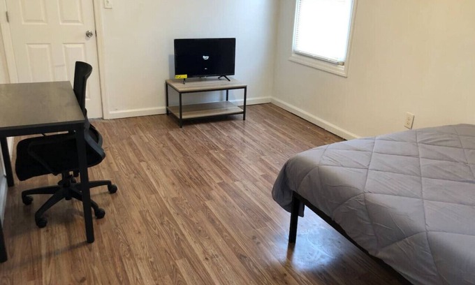 Weequahic Apartment | Private apartment with 3 bedrooms and 1 bathroom near Newark International Airport EWR and New York City