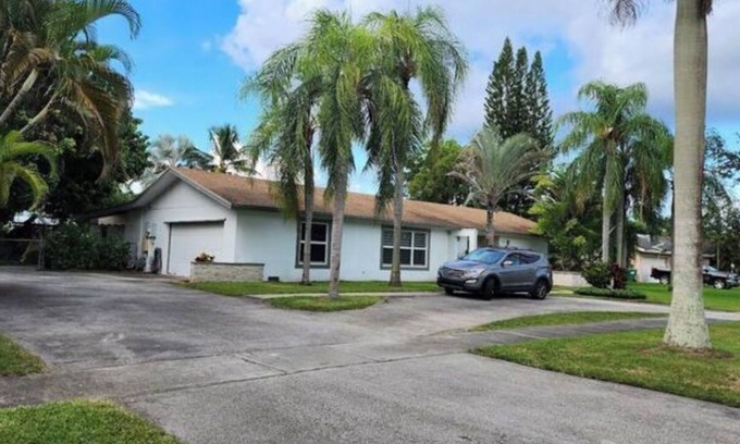 Ludlam Apartment | Private Apt Kendall - Near Zoo and Miami D College