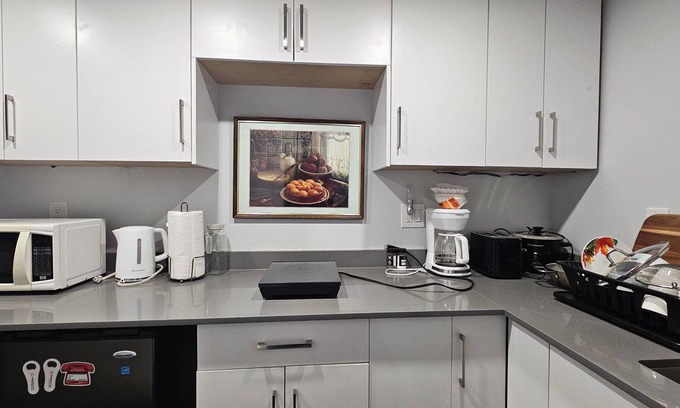 Newton House | Private Bachelor's Suite