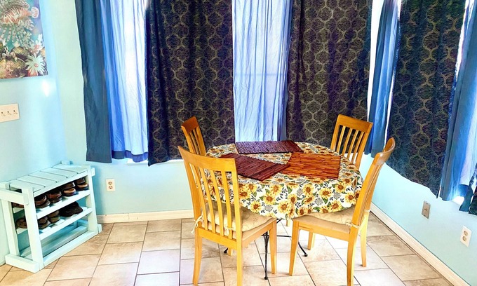 Biltmore Beach House | Private backyard! 5 minutes walk to the beach!