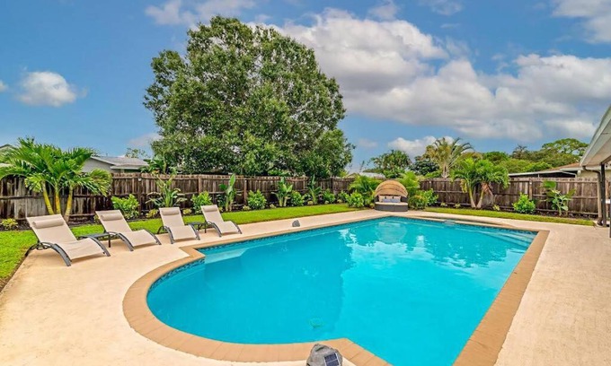 Sarasota Springs House | Private Backyard Oasis! Hot Tub & Salt Water Pool!