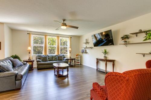 Johnstown House | Private Backyard! Spacious Home 25 Mi to Columbus