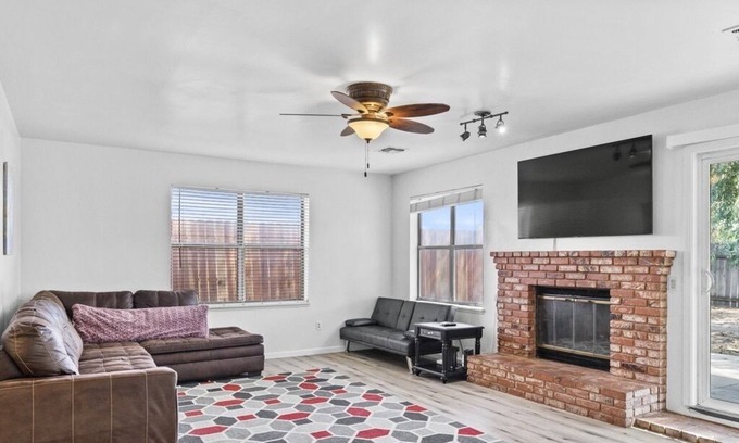Pumpkin Center House | Private Bakersfield Retreat Near Historic Downtown