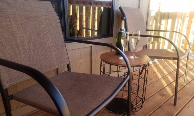 Tombstone Cabin | Private balcony, walk to everything, free wifi Miners Cabin #3 (2 Double Beds)