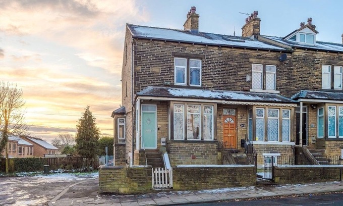 Bradford House | Private Basement Home in Bradford Sleeps 2