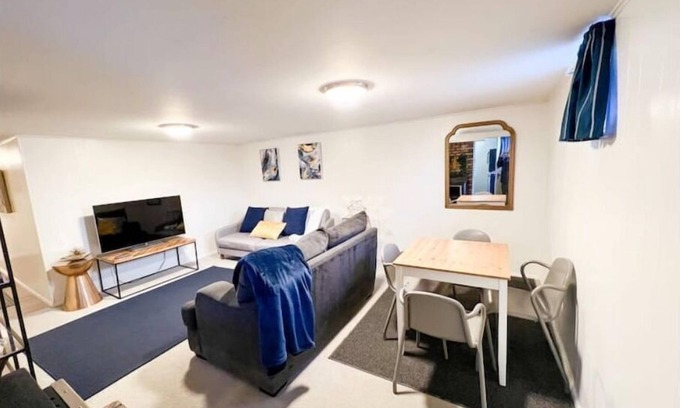 Midvale Cottage | Private basement Apartment
