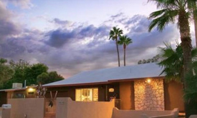 Peter Howell House | Private bath close to UofA separate entrance newly and beautifully remodeled.