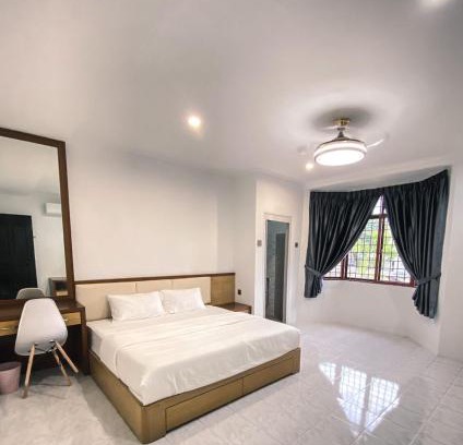 Central Seberang Perai House | Private Bathroom in King Room Bukit Mertajam Alma Impian