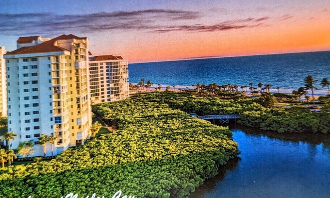 Park Shore Condo | Private beach access! Deluxe Condo with beautiful Gulf and Clam Pass views