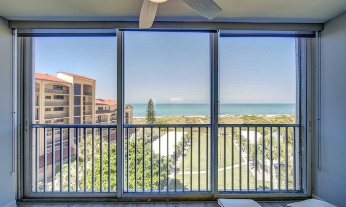 Siesta Key Condo | Private Beach Access | Ocean Views | Pool | Full Views of the Gulf of Mexico | Ready to Book!