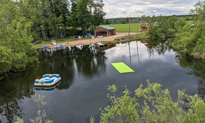 Antigo Cabin | Private beach, cabins and pavilion