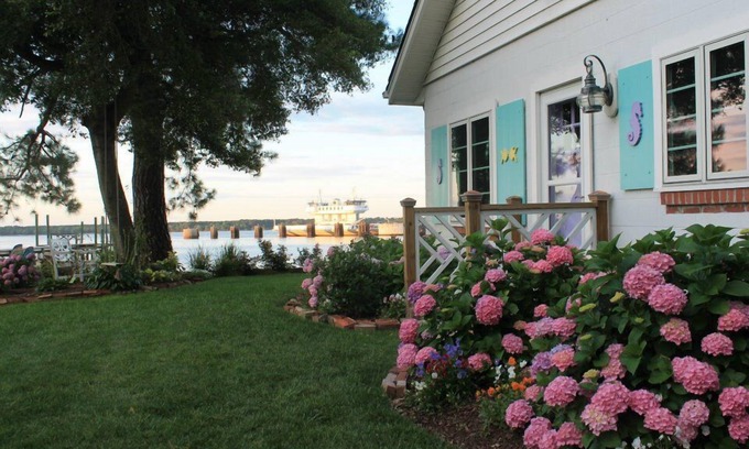 Surry Cottage | Private Beach Cottage -Labor Day Rate - James River - Ferry End Cottages