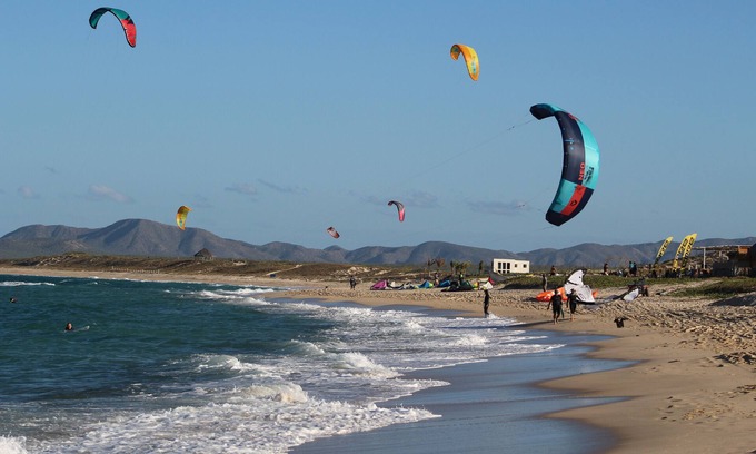 La Ventana House | Private Beach house oasis. Walk on waterfront. Kiting paradise at your door.