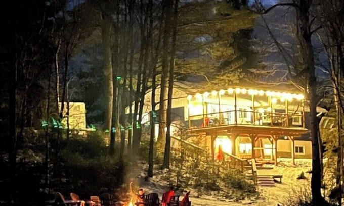 Armour House | Private Beach! Next to major snowmobiling trails!