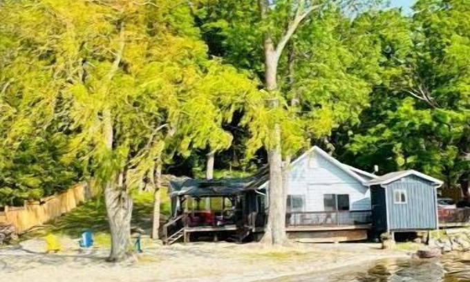 Greater Napanee Cottage | Private Beach Waterfront Cottage