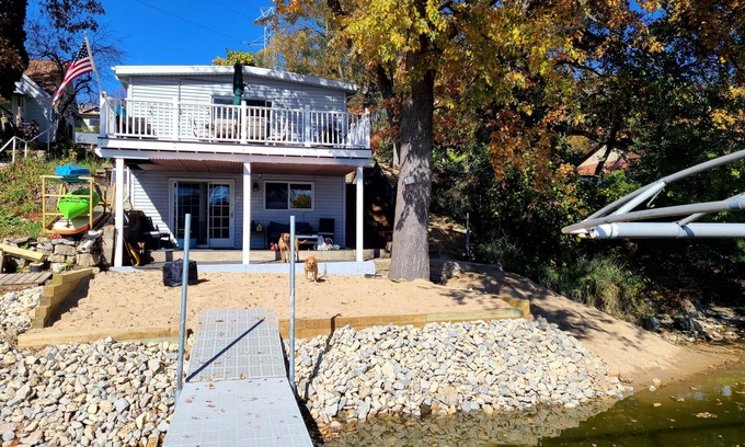 Edgerton House | Private Beach Waterfront w/Dock - Rock River Hideaway