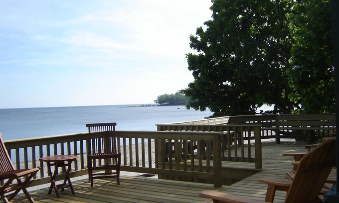 Fort Erie House | Private Beachfront Home on shores of Lake Erie
