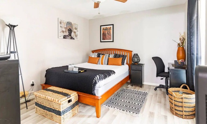 Missouri City House | Private Bed, Bath & Kitchenette (African-Themed)