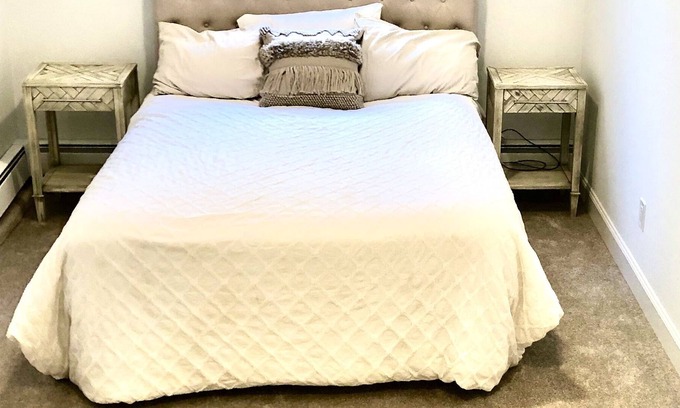 Dix Hills Apartment | Private bedroom & living rm/kitchenette w/ desk and use of pool