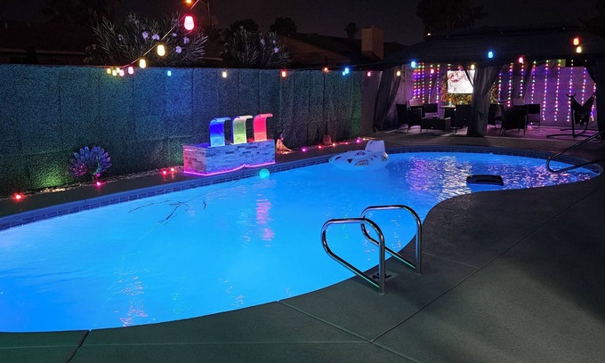 Paradise House | PRIVATE,BIG HEATED POOL, ENTERTAINMENT SMART HOME.