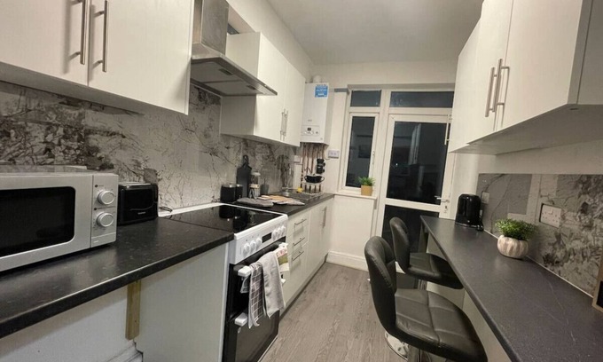 Luton House | Private Bliss Near Luton Station