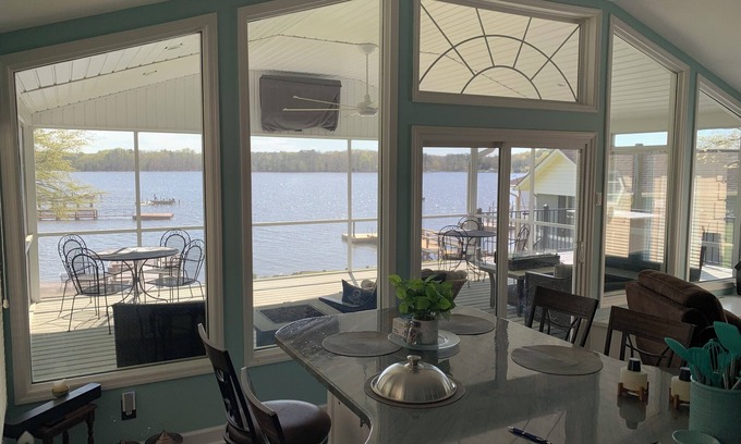 Newberry Shores House | Private Boat Ramp, Huge Screened in porch, 3bed 2bath home!