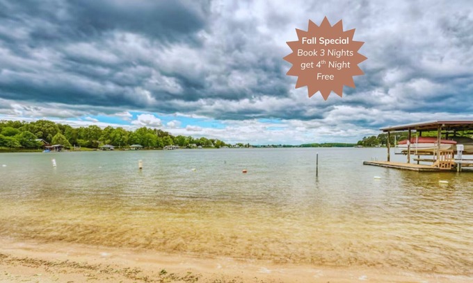 Smith Mountain Lake House | Private Boat Slip, Dogs Ok, Canoe, Game Room, ,Beach & Community Pool!