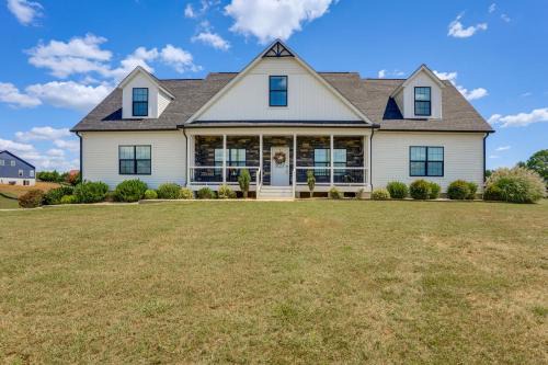 Livingston House | Private Boat Slip on Lake Anna 3,000-Sq-Ft Home!