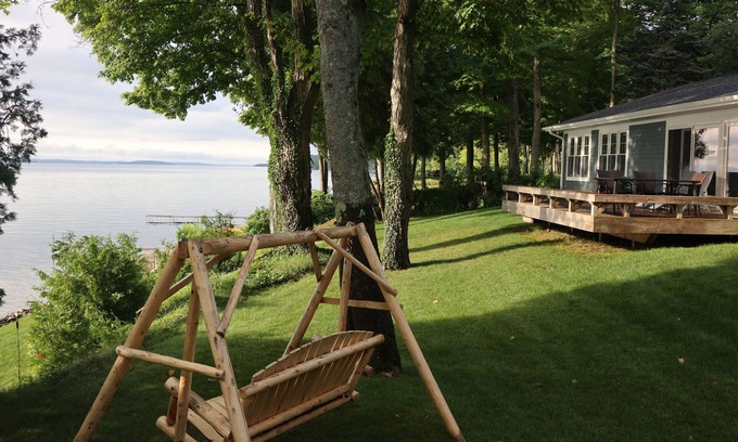 Suttons Bay Cottage | Private, Breathtaking waterfront, 2 SUP & 3 kayak’s & bikes