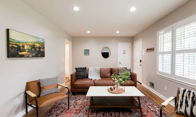 Smyrna House | Private Brick Ranch with 2 King and 2 Queen Beds