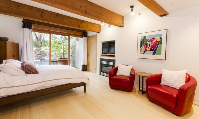 Dunbar Apartment | Private, bright suite with private entrance in leafy Vancouver neighbourhood
