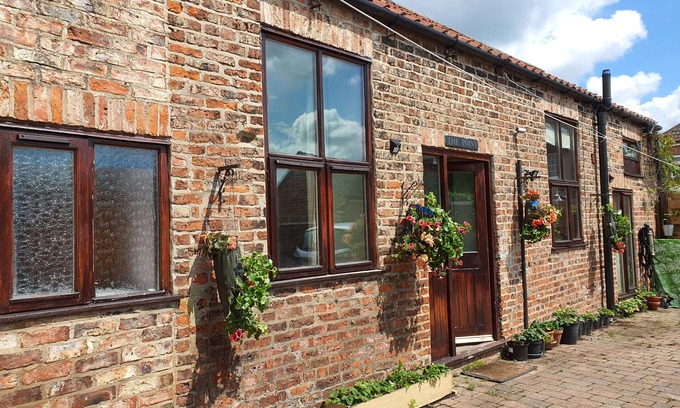 Shipton House | Private Bungalow ? Cottage in private courtyard