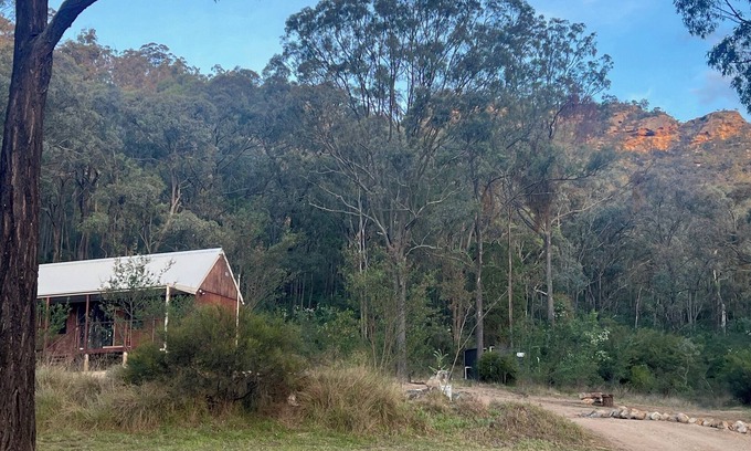 Broke Cabin | Private bush retreat in Hunter Valley Wine Country.