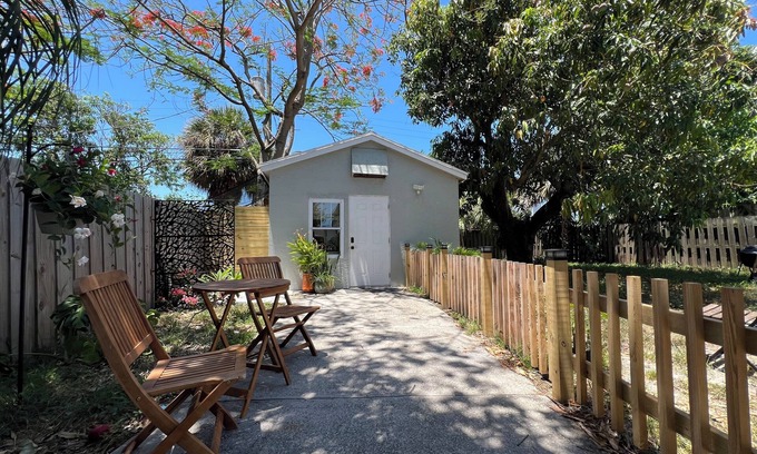 Palm Beach - West Palm Beach Cabin | Private Cabana near West Palm and Lake Worth
