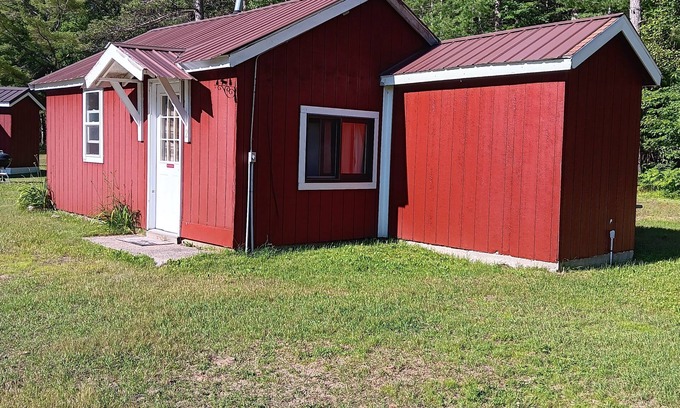 Manistique Cabin | Private Cabin 2 between munising and manistique