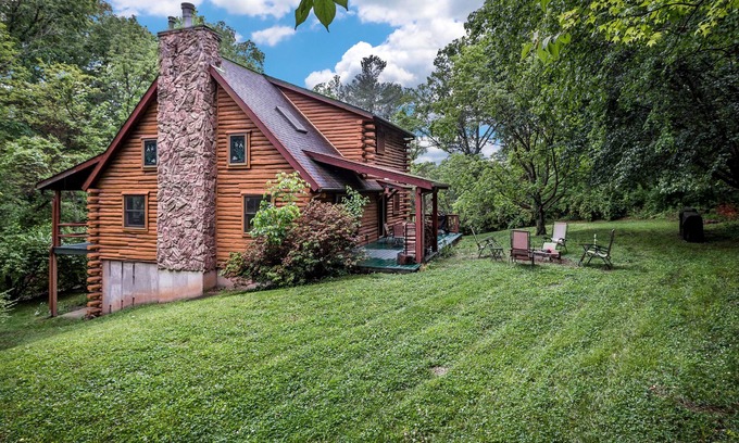 Swansea Cabin | Private cabin 3bed/2bath + 15 min to STL & Scott’s AFB