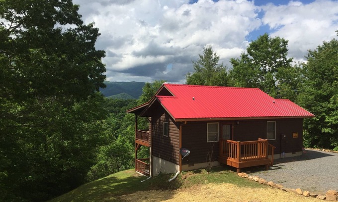 Marble Cabin | Private Cabin Getaway- Long Range Mountain View’s!