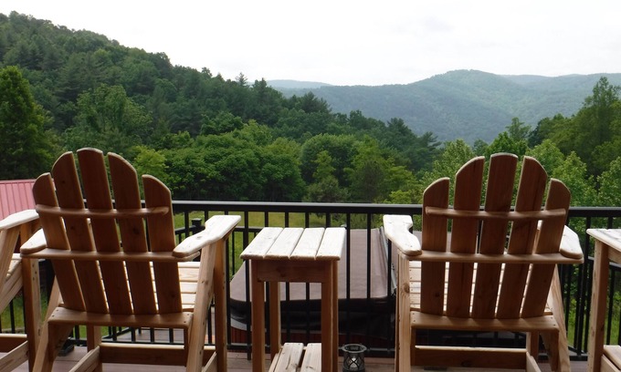 Ferguson Cabin | Private Cabin, Great Views, Hot Tub, WiFi, Fireplace