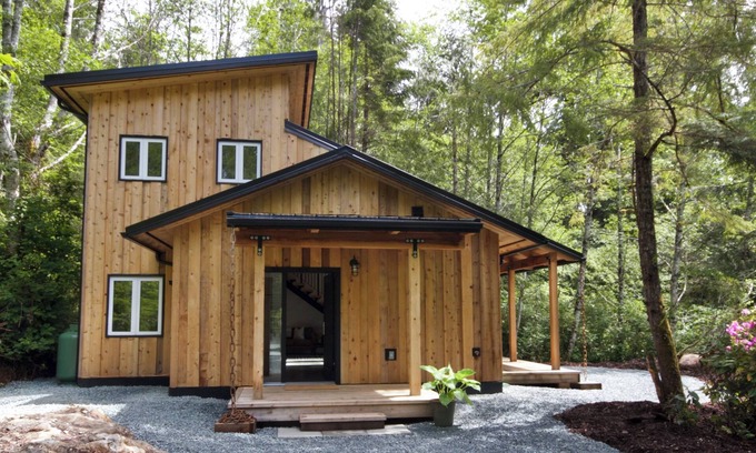 Tofino Cabin | Private Cabin in Tofino with hot tub!