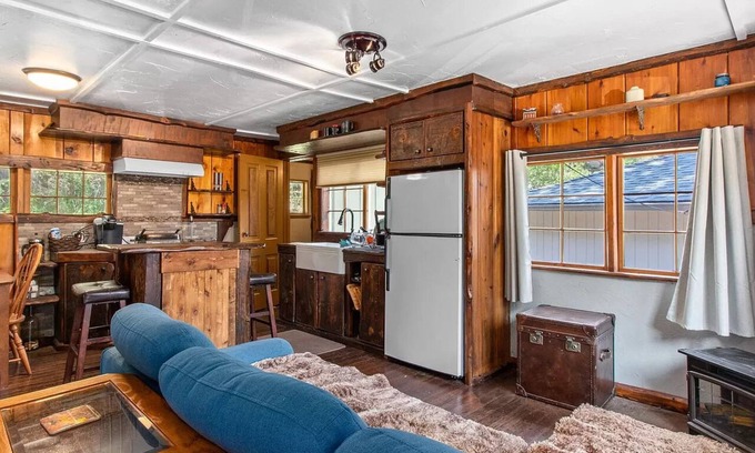 Drake House | Private cabin - remote work sanctuary in the mountains