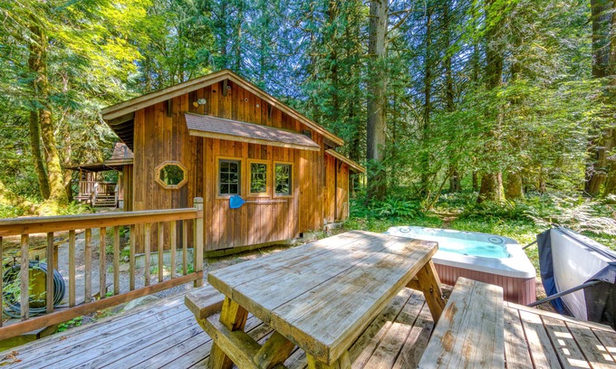 Mount Hood Village Cabin | Private cabin with hot tub & wood stove, near Mt. Hood