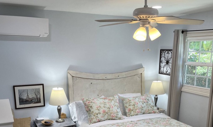 Lincoln Acres Cottage | Private Casita w/Kitchen/Laundry & Garden Living