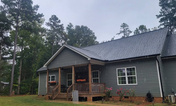 Edgemoor House | Private Catawba Home 4 bedrooms 2 bathrooms near the Lake, River, and Carowinds.