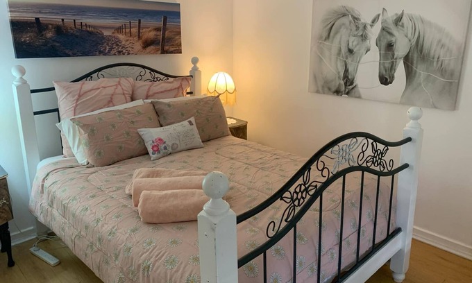 Dudley Park Cottage | Private Central Guesthouse