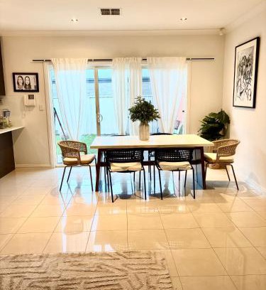 Tranmere House | Private, Central, Sunny Guest Room in Welcoming Home