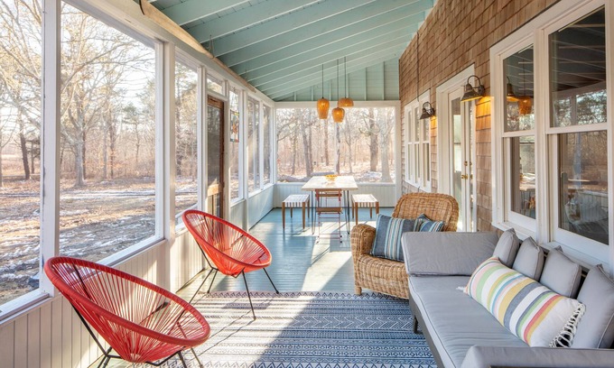 Edgartown House | Private Chappaquiddick Retreat with Large Screened in Porch. Minutes from Beach!