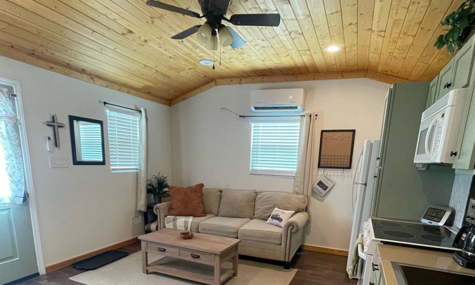 Bryan Cabin | Private charming deluxe cabin on 12-acres